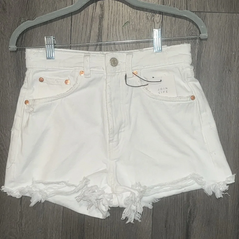 NWT Zara Hi-Rise White Distressed Denim Shorts Size 4 - Picture 6 of 14